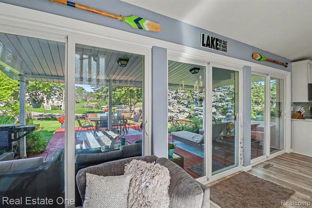 310 Pine Tree Rd Road, Lake Orion, MI 48362 — Photo 14