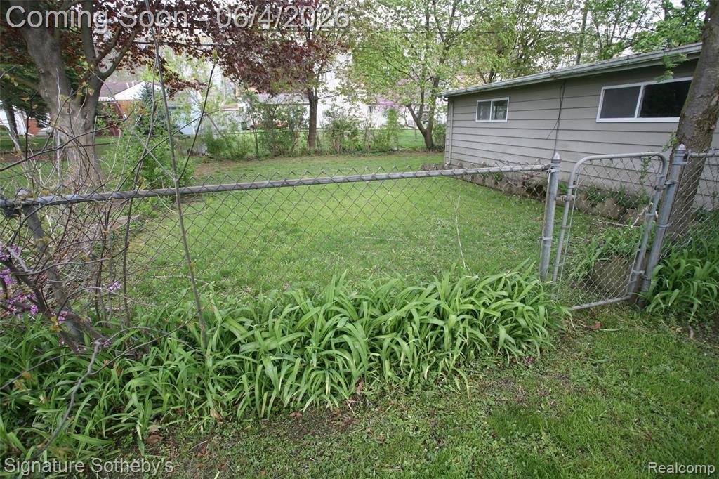 6038 S Main Street, Clarkston, MI — Photo 12