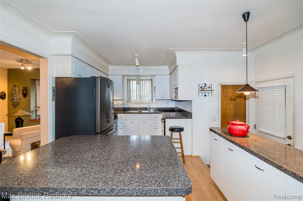 1703 Browning Avenue, Madison Heights, MI 48071 — Photo 11