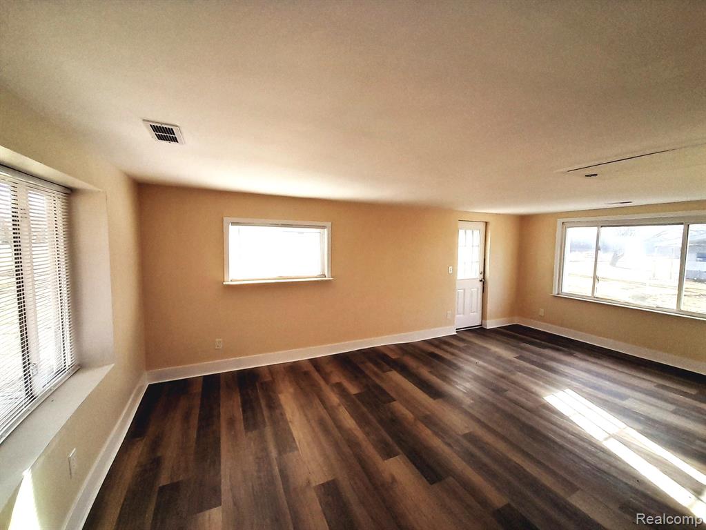 4098 E CARPENTER Road, Flint, MI 48506 — Photo 16