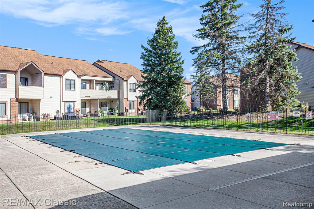 6619 Ridgefield Circle, 205, West Bloomfield, MI — Photo 18