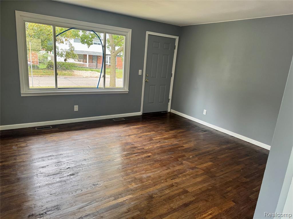 5220 Western Road, Flint, MI 48506 — Photo 5