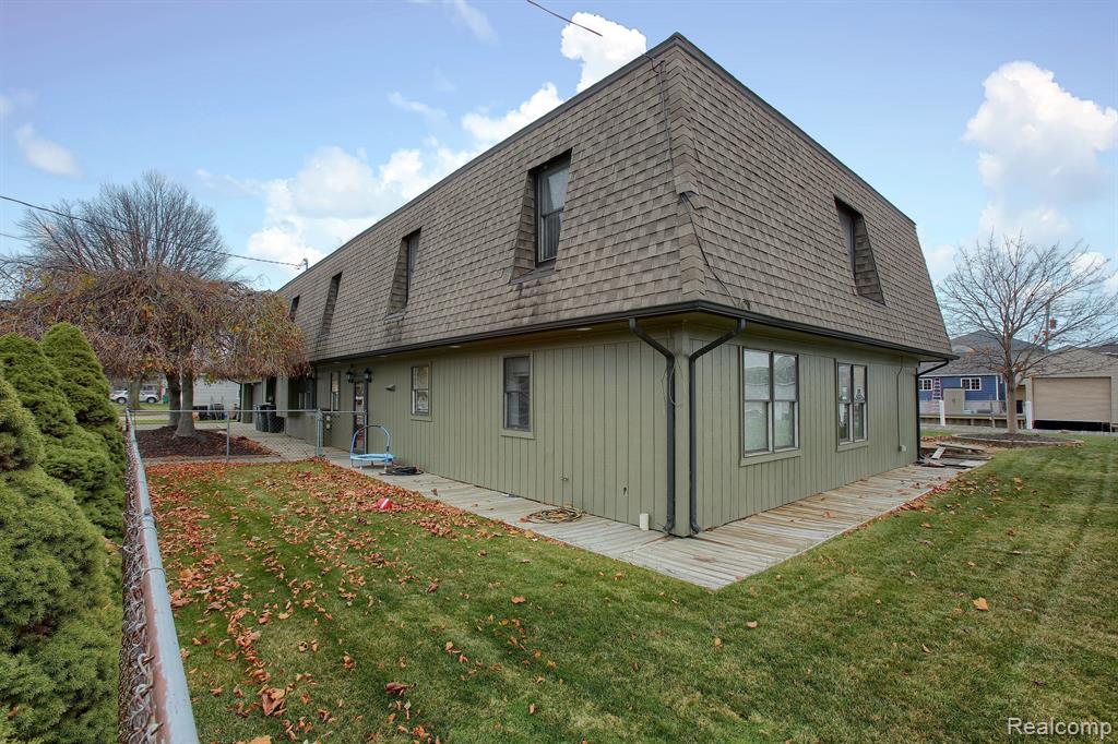 46070 EDGEWATER Drive, Chesterfield, MI, 48047