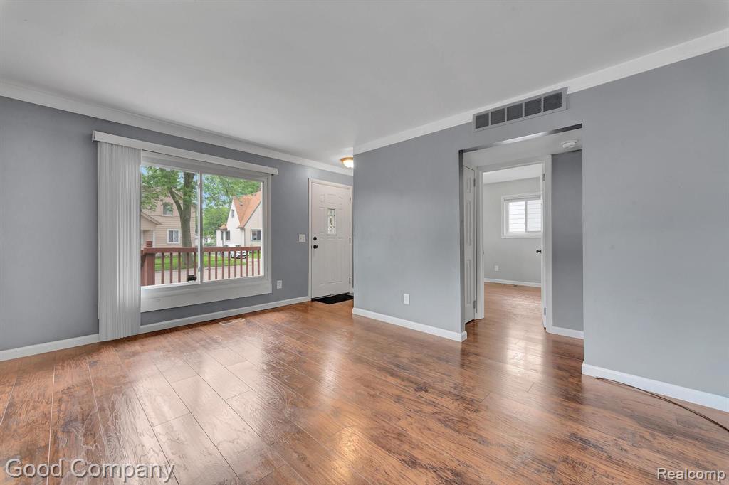 46 W MAPLEDALE Avenue, Hazel Park, MI 48030 — Photo 5