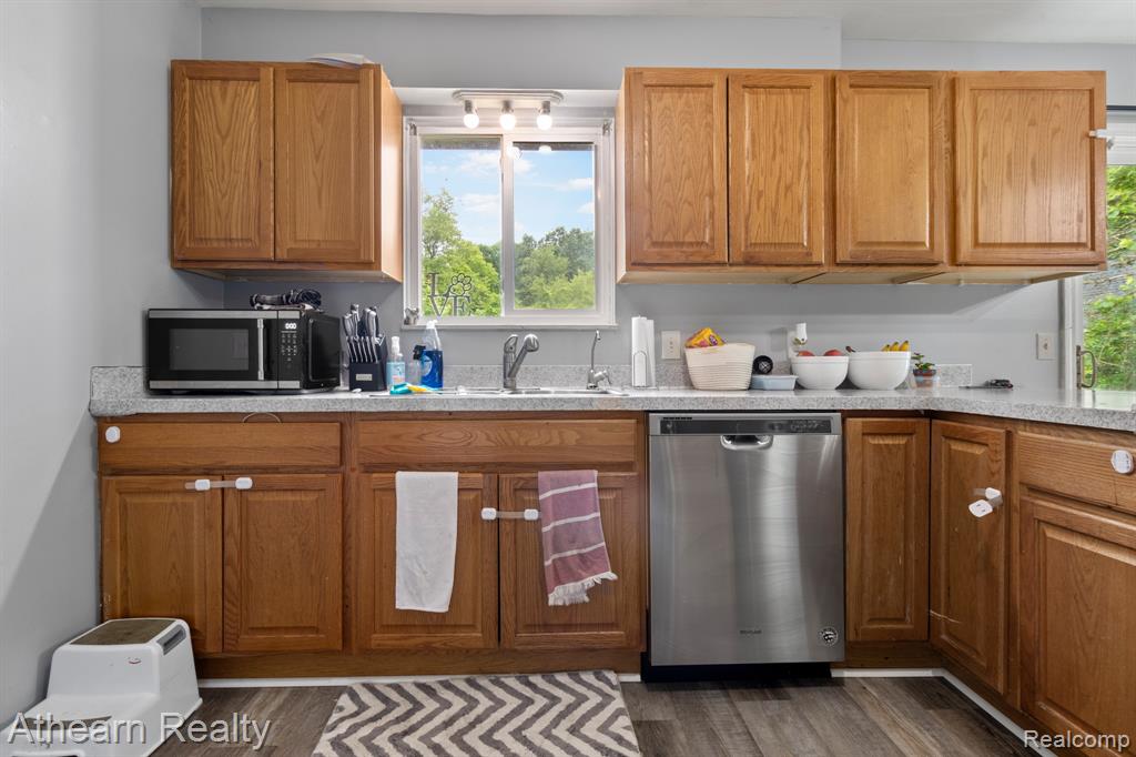 7156 Sharp Road, Swartz Creek, MI 48473 — Photo 13