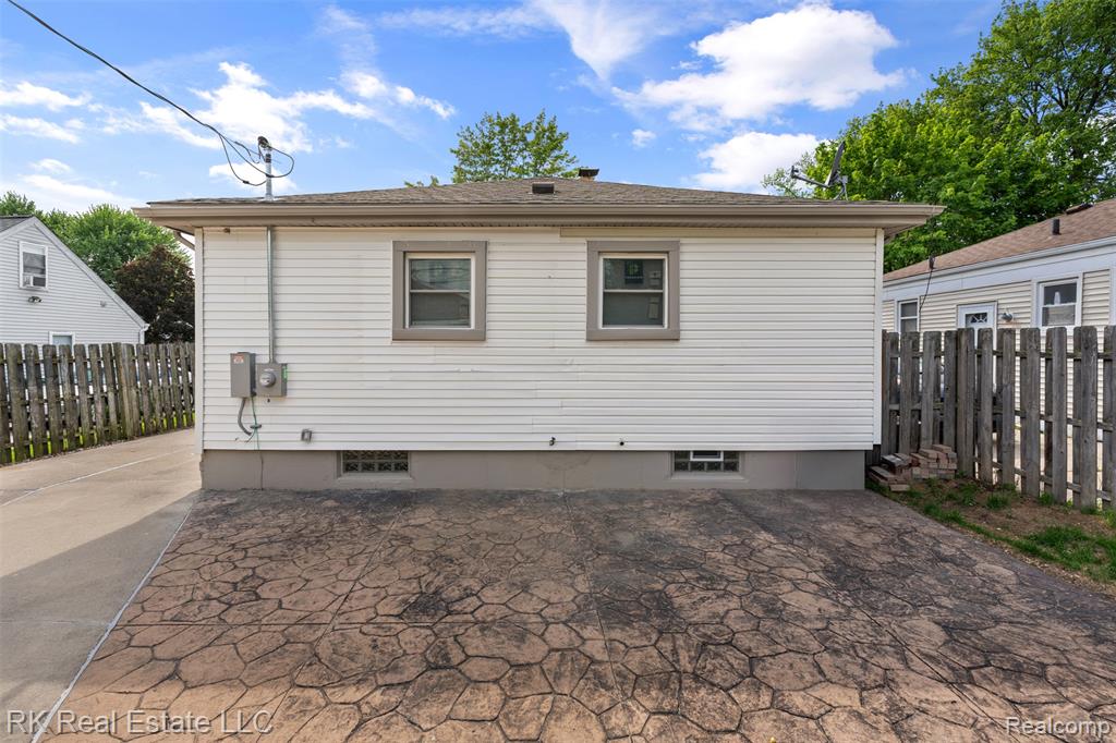 23290 Rosalind Avenue, Eastpointe, MI 48021 — Photo 24