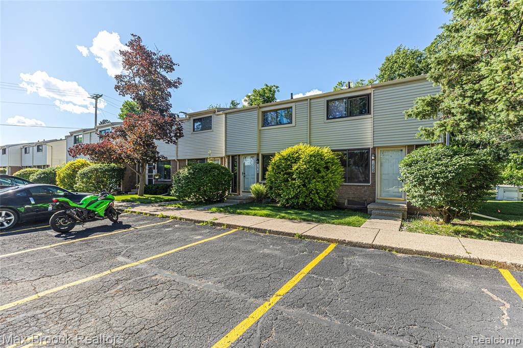 1669 Wimbledon Drive, Walled Lake, MI 48390 — Photo 4