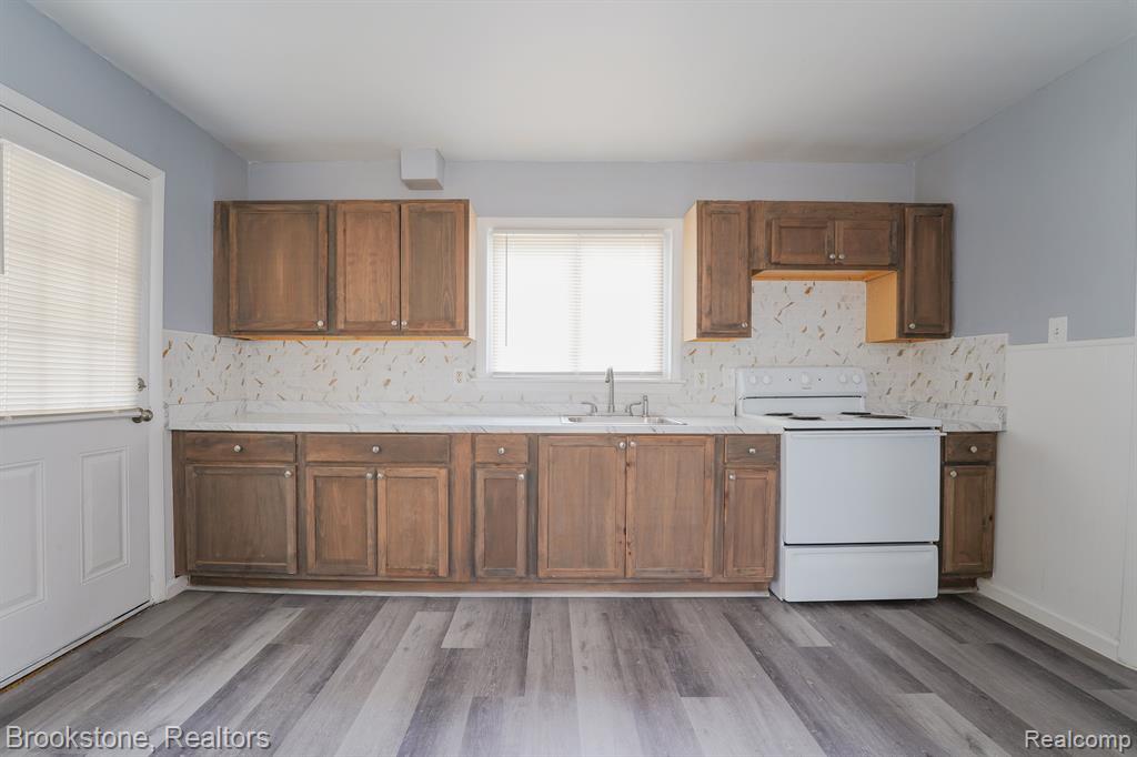 4226 CADILLAC Avenue, Wayne, MI 48184 — Photo 8