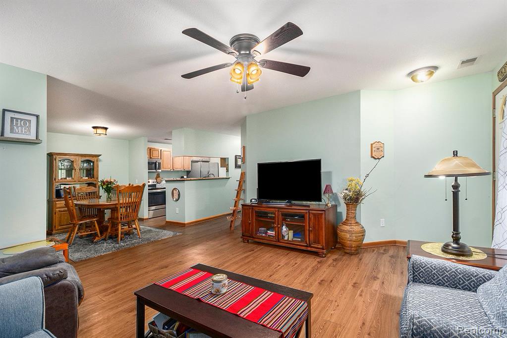 254 MARIGOLD Circle, Westland, MI — Photo 5