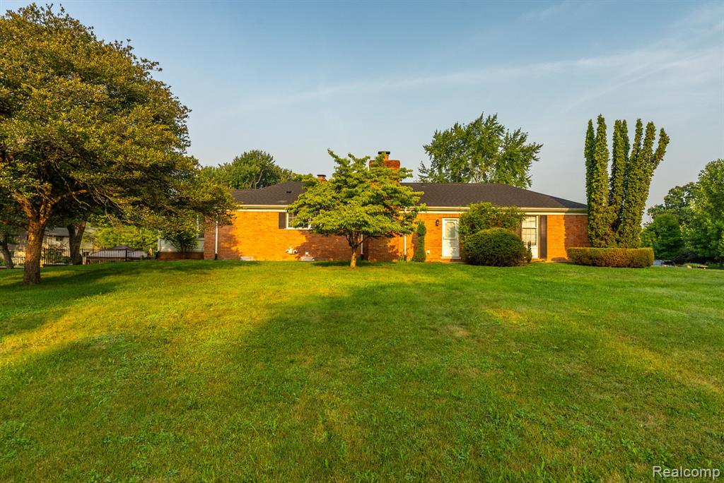 1853 W Bend Drive, Bloomfield, MI 48302 — Photo 3