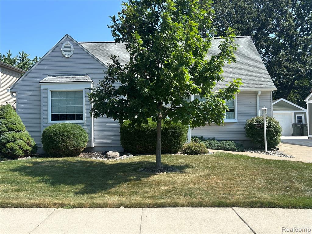 23231 Detour Street, Saint Clair Shores, MI 48082