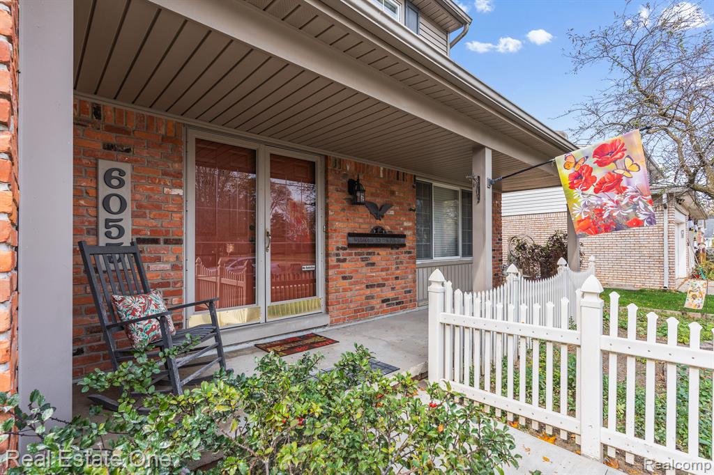 6055 PORTERIDGE Lane, Canton, MI 48187 — Photo 2