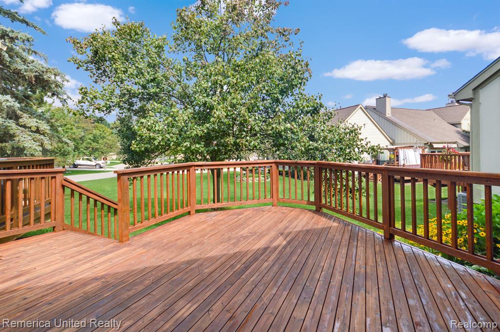 2781 HONEY SUCKLE Court, Wixom, MI 48393 — Photo 24