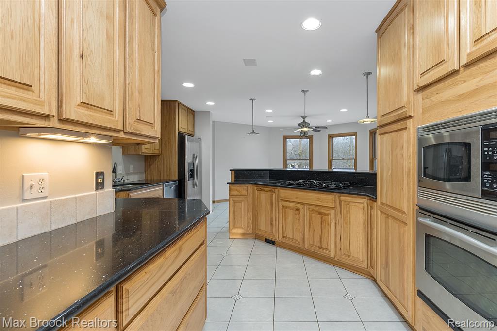 6426 OAK GROVE Road, Howell, MI 48855 — Photo 12