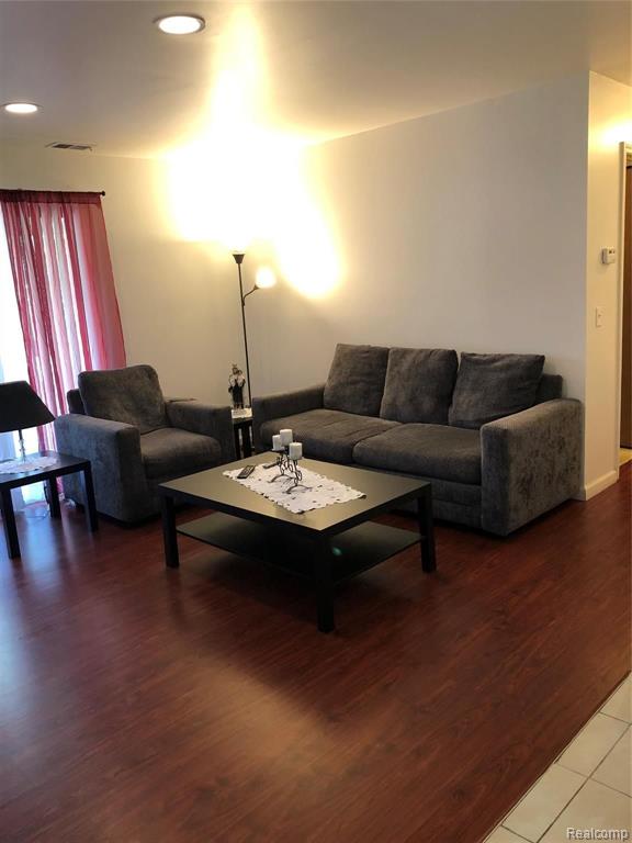 35471 HICKORY WOODS DR, Clinton Twp, MI 48035 — Photo 6