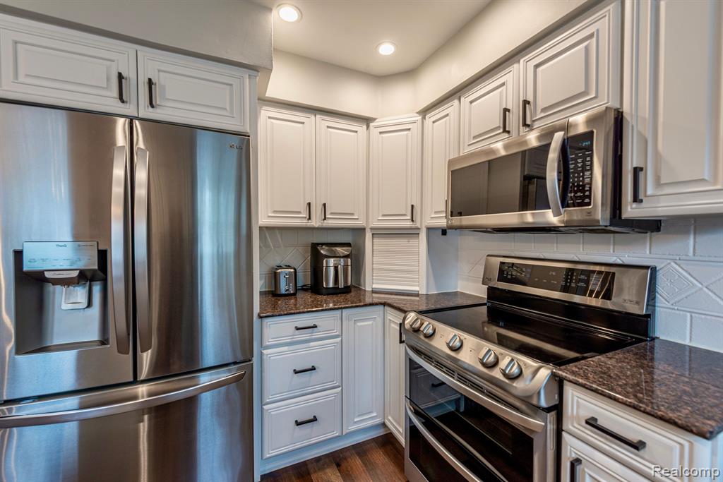 895 S GLENHURST Drive, Birmingham, MI 48009 — Photo 7