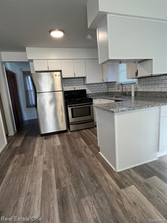 660 SAINT JOHNS Street, Wyandotte, MI 48192 — Photo 14