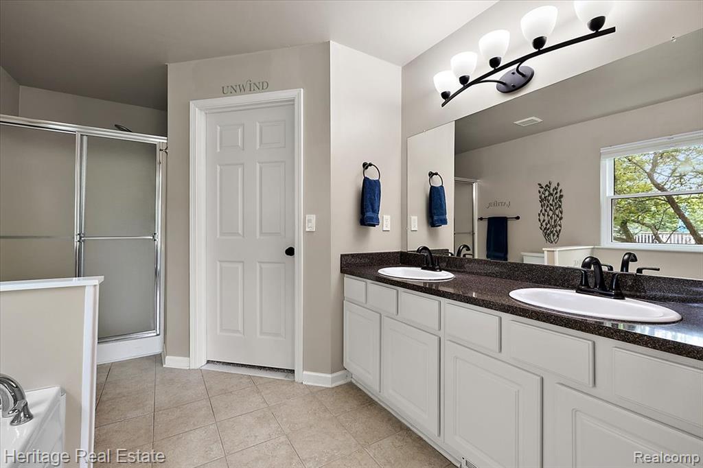 624 Glenmoor Drive, Oxford, MI 48371 — Photo 16