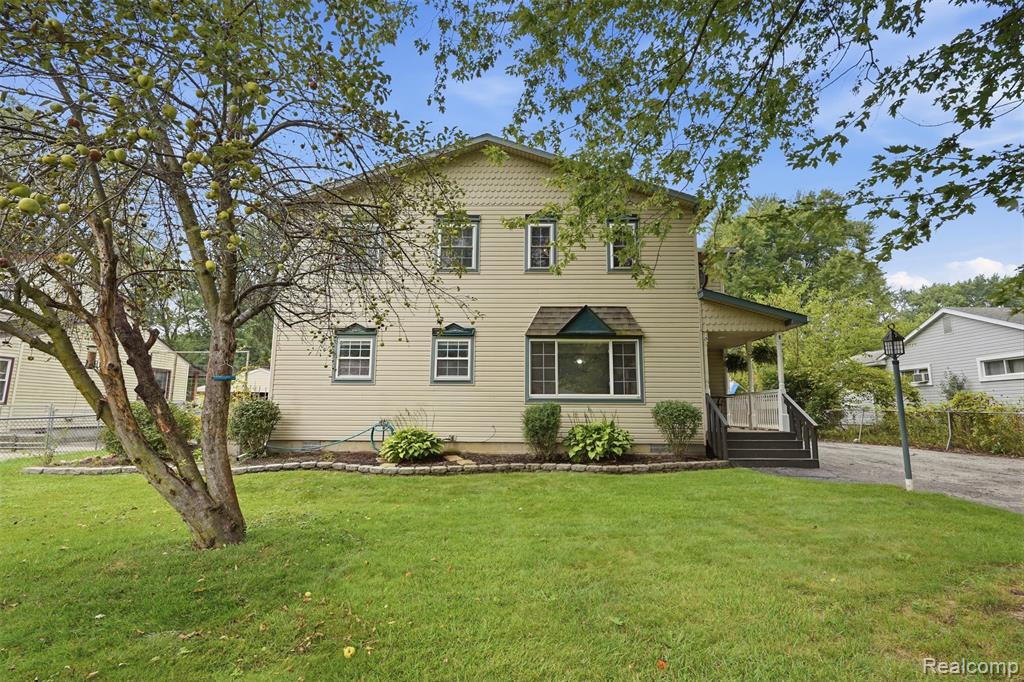 21860 Fenster Street, Belleville, MI 48111