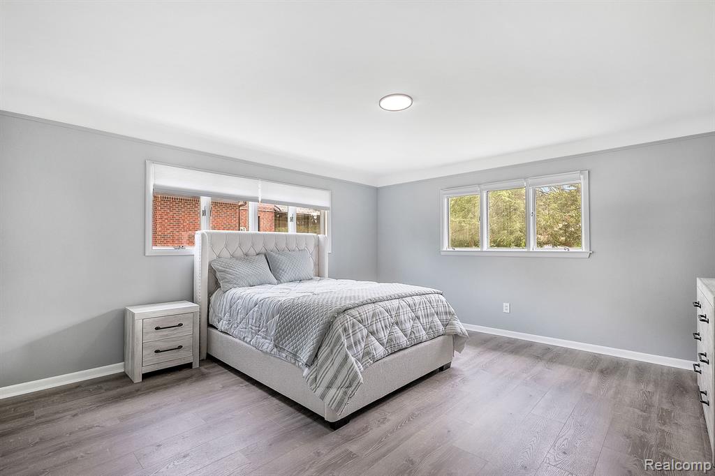 600 WOODCREST Drive, Dearborn, MI 48124 — Photo 19