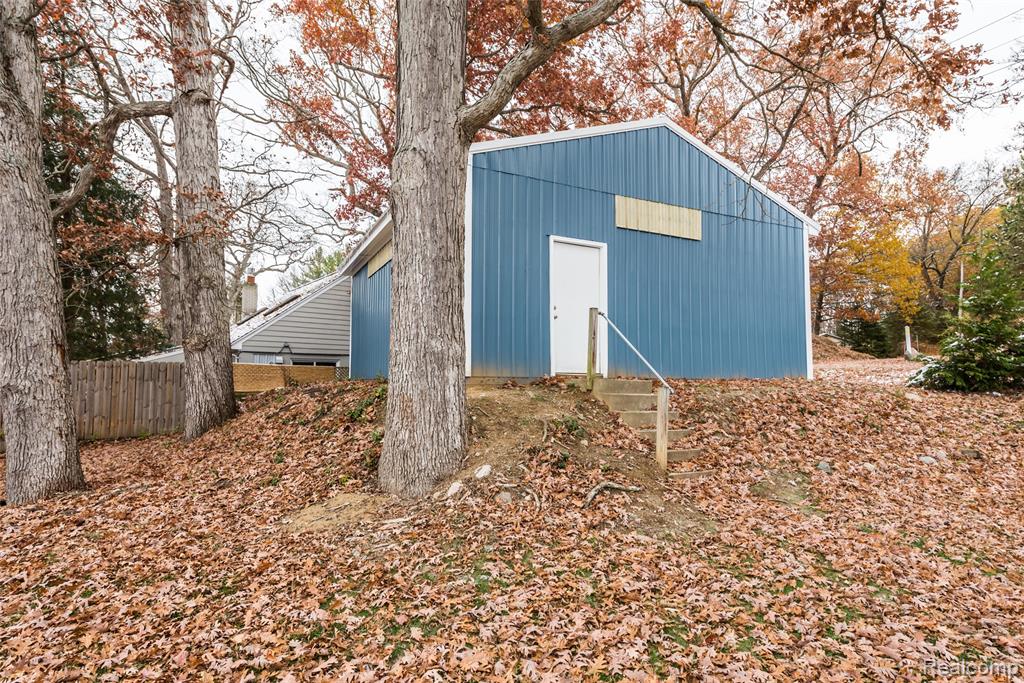 542 Oak Dale Drive, Chelsea, MI 48118 — Photo 18