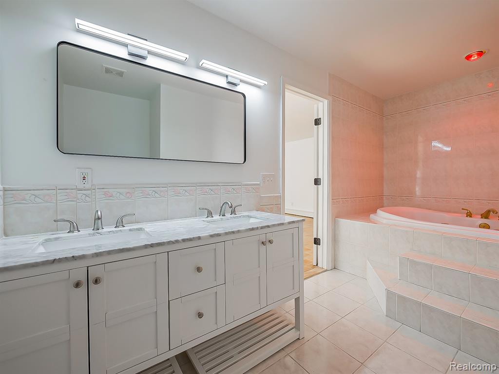 626 Wilwood Road, Rochester Hills, MI 48309 — Photo 18
