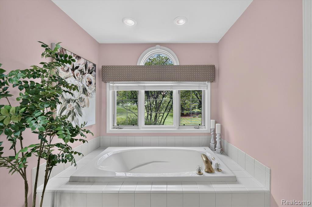 5079 Pinewood Drive, Brighton, MI 48116 — Photo 23