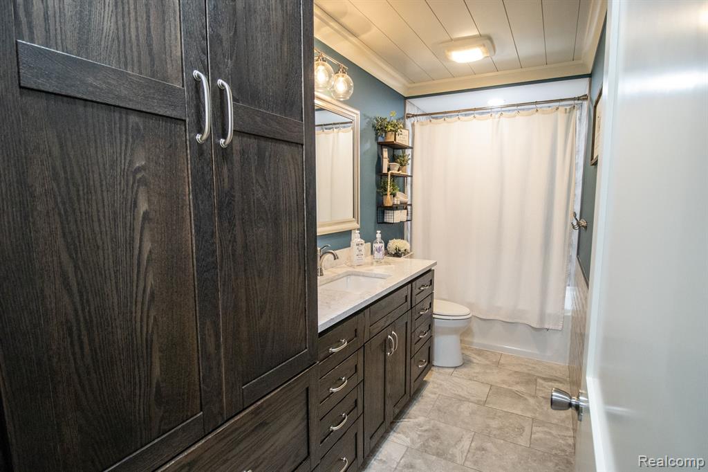 4585 Burt Road, Birch Run, MI 48415 — Photo 21