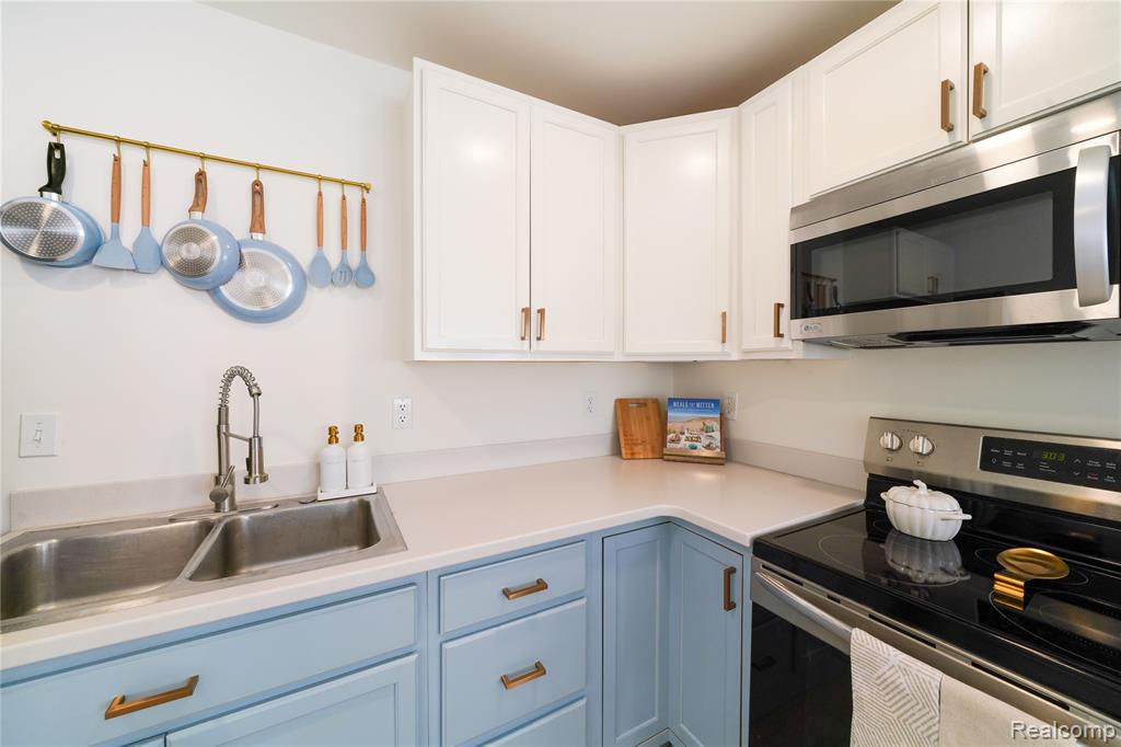 732 N Conklin Road, Lake Orion, MI 48362 — Photo 22