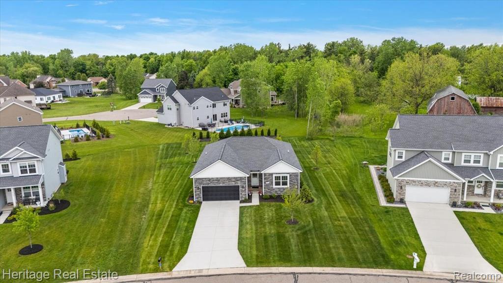 6231 Leighland Drive, Grand Blanc, MI 48439 — Photo 32