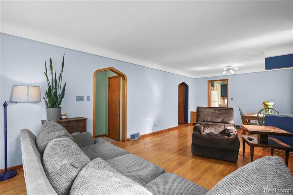 20871 Van Antwerp Street, Harper Woods, MI 48225 — Photo 8