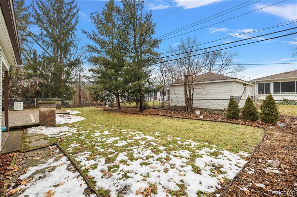 16244 Lauderdale Avenue, Beverly Hills, MI 48025 — Photo 47