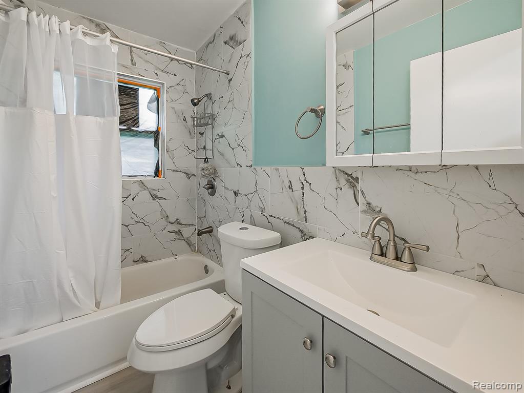 725 Emerson Avenue, Pontiac, MI 48340 — Photo 14