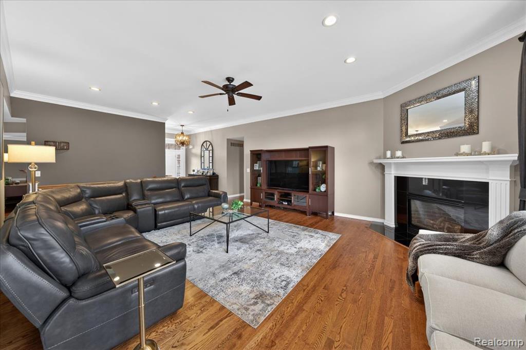 20196 Huron Drive, Clinton Twp, MI 48038 — Photo 8