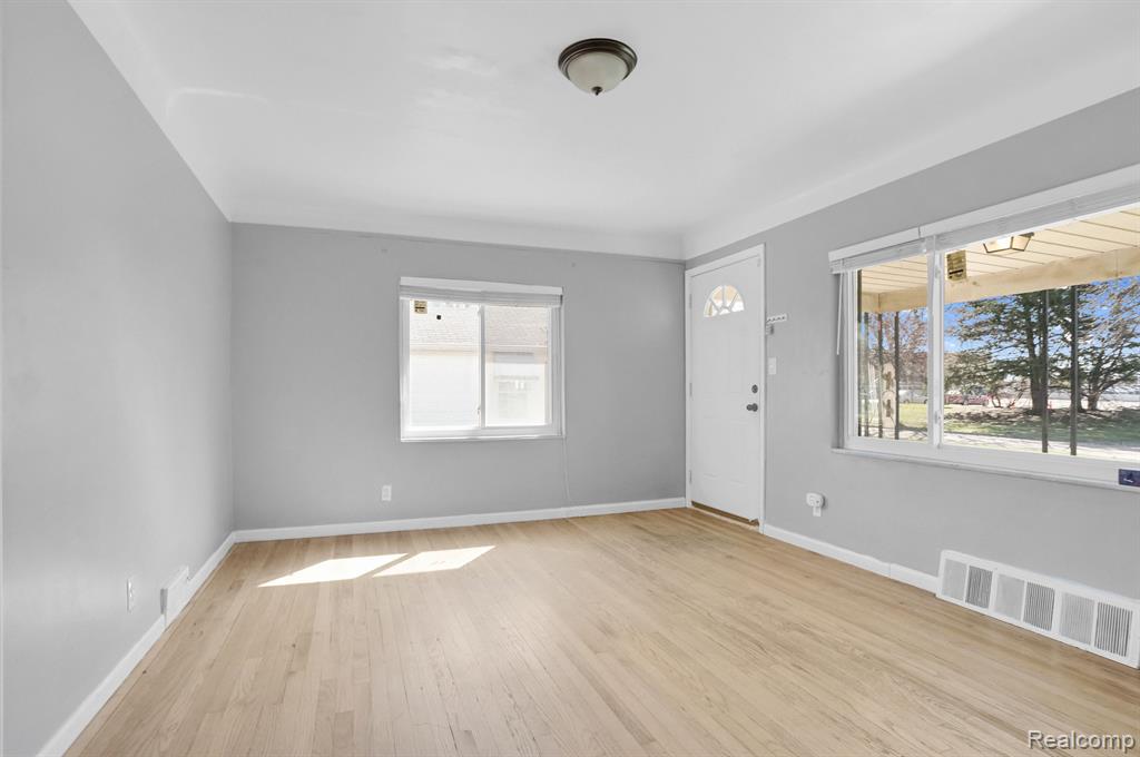 8155 VERMONT Avenue, Warren, MI 48093 — Photo 12
