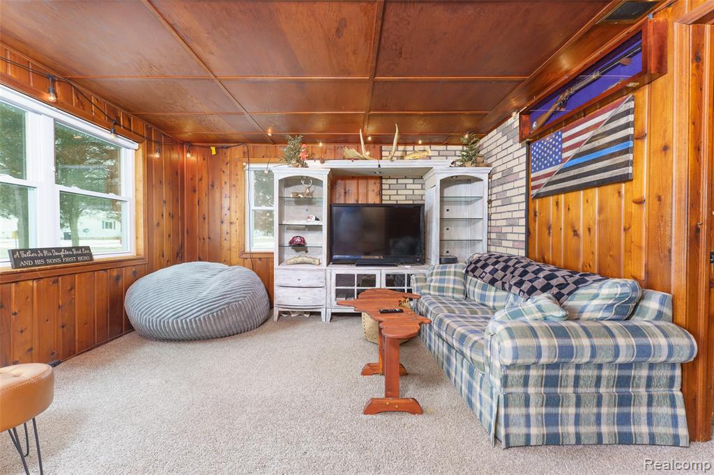 522 E FRANK Street E, Fowlerville, MI 48836 — Photo 3