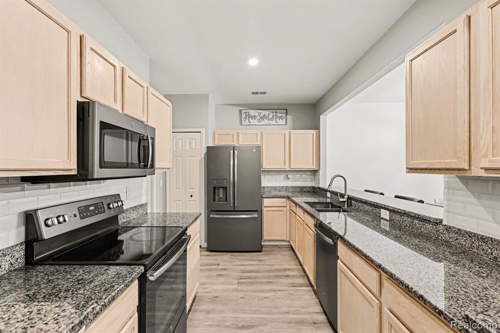 16413 Dominion Drive, Macomb, MI 48044 — Photo 11