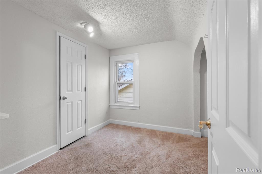 4400 Louella Drive, Waterford, MI 48329 — Photo 37