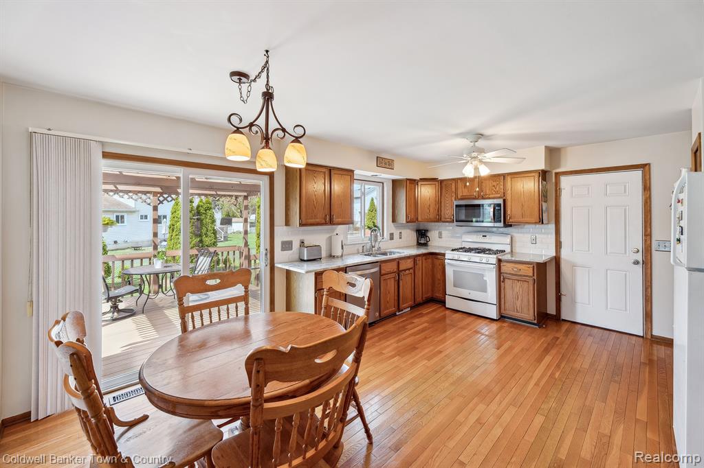 9361 SUMMERLAND Drive, Whitmore Lake, MI 48189 — Photo 10