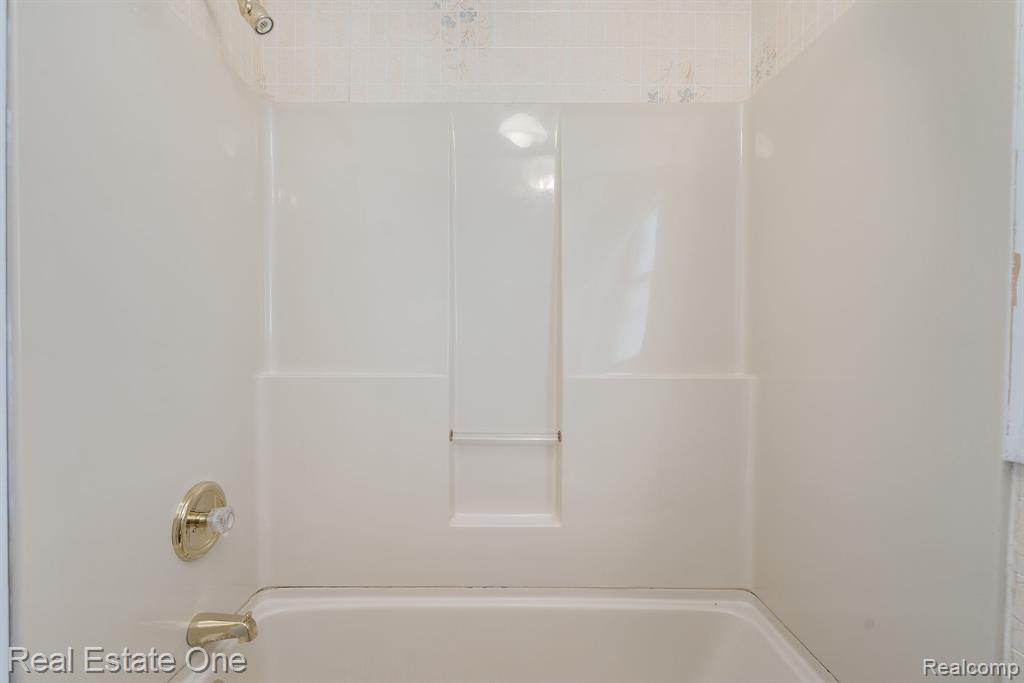 485 Bellevue Avenue, Lake Orion, MI 48362 — Photo 41