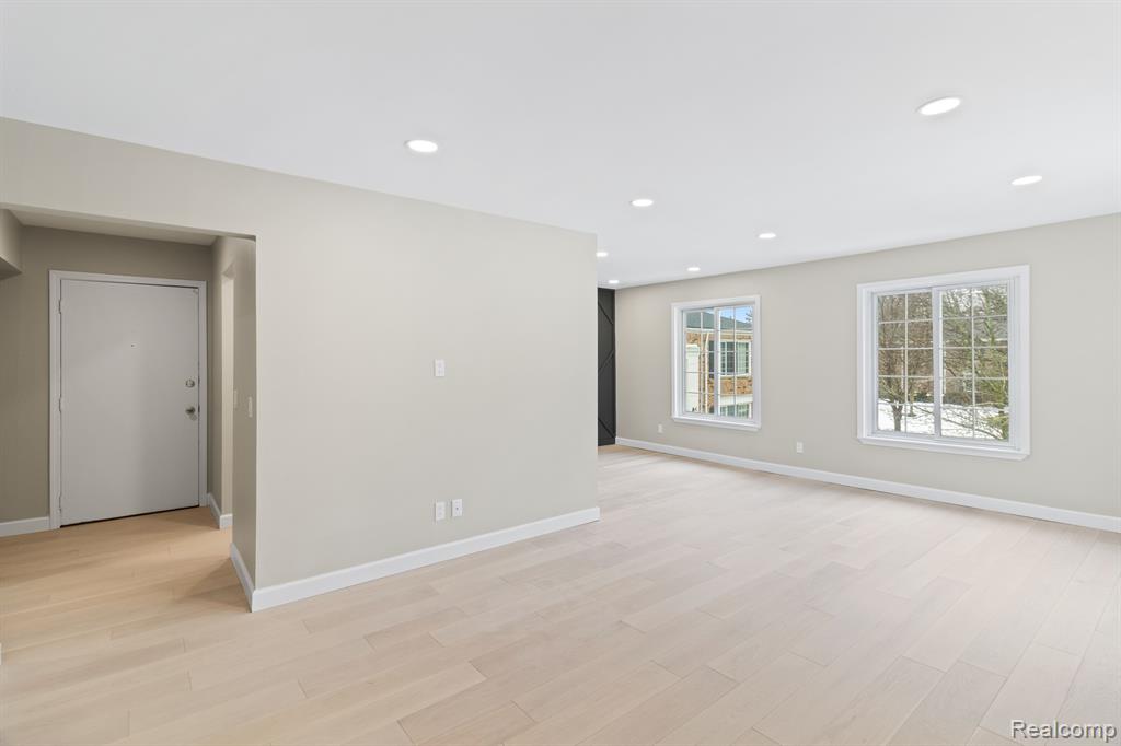 591 E FOX HILLS Drive, Bloomfield Hills, MI 48304 — Photo 6