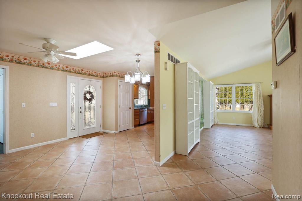 4887 CANTERBURY, Vassar, MI 48768 — Photo 16