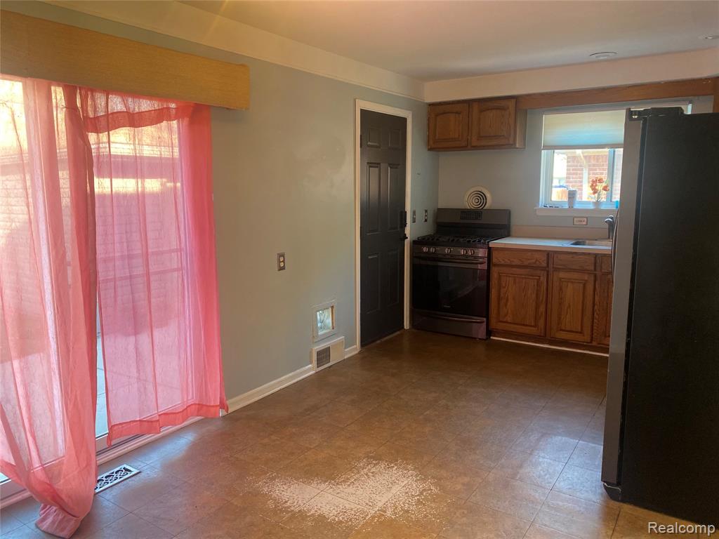 7696 Rosemary Street, Dearborn Heights, MI 48127 — Photo 2