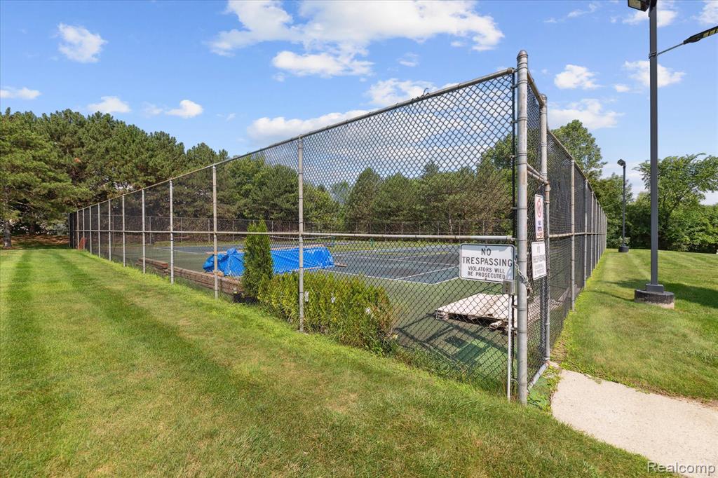 38819 Country Circle, Farmington Hills, MI 48331 — Photo 25