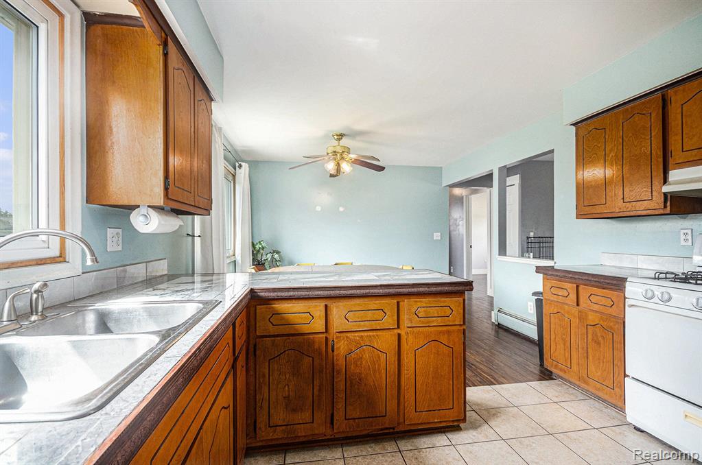 8100 RUSSELL Street, Shelby Twp, MI 48317 — Photo 12