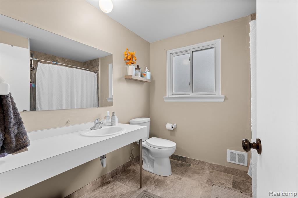 8209 Farnum, Warren, MI 48093 — Photo 6