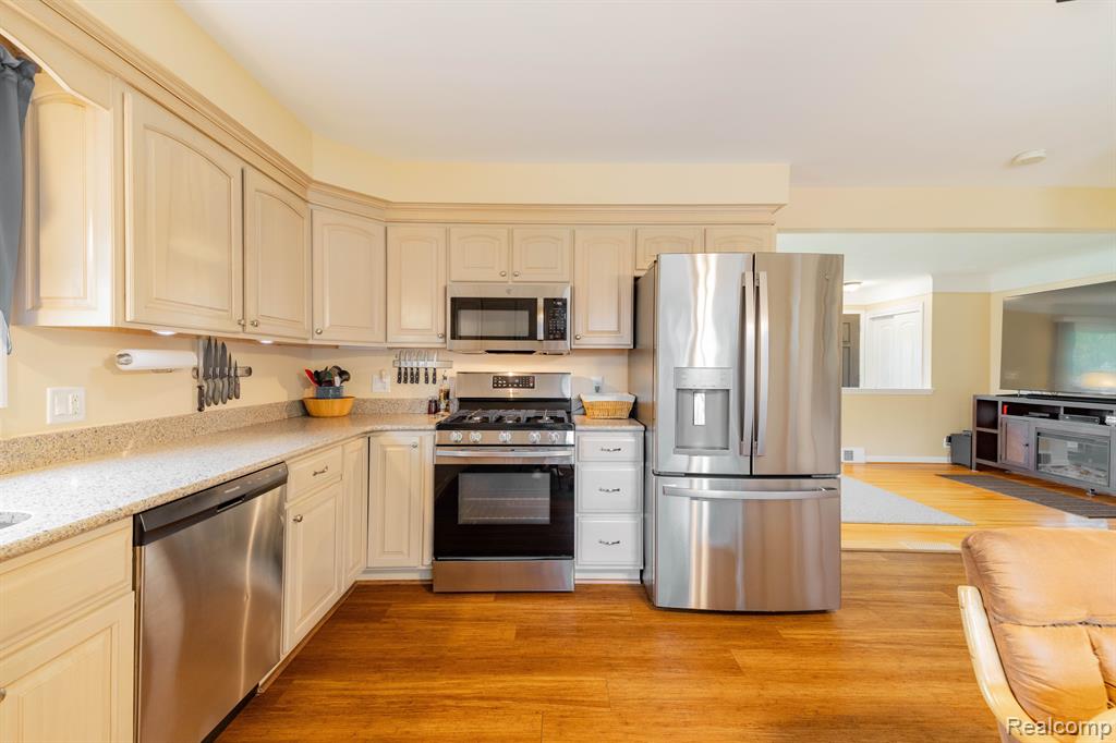 7912 COVENTRY Avenue, Grosse Ile, MI 48138 — Photo 13