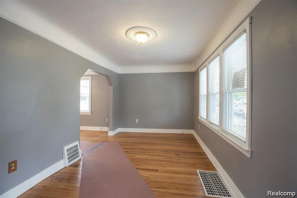 6753 HEYDEN Street, Dearborn Heights, MI 48127 — Photo 8