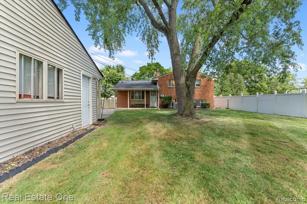 31817 Lafler Drive, Rockwood, MI — Photo 24