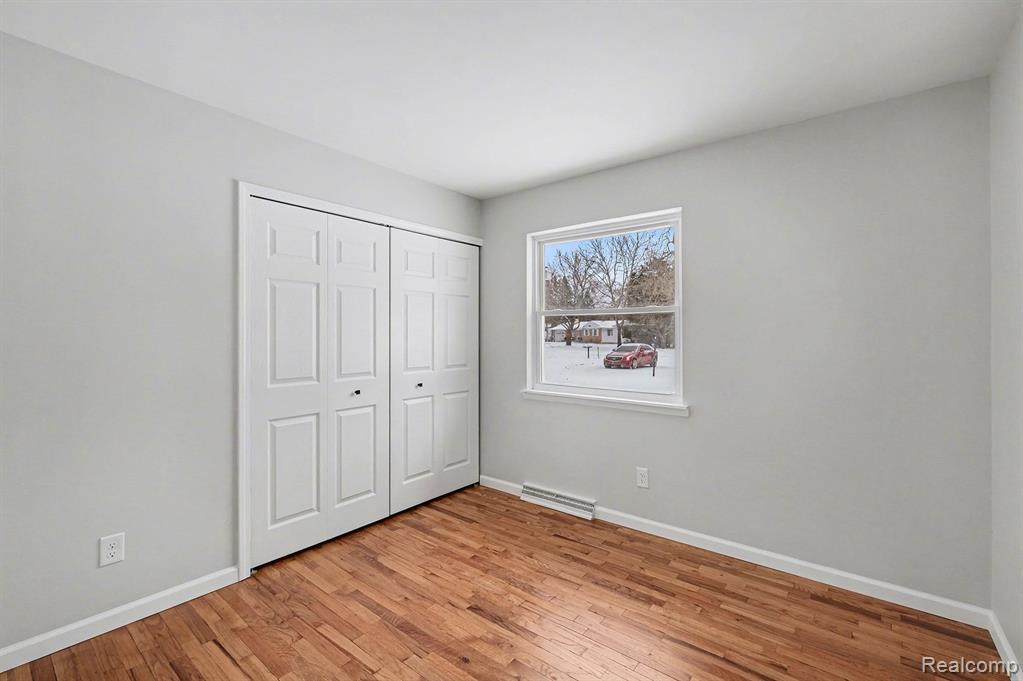 5396 Oaktree Drive, Flint, MI 48532 — Photo 10